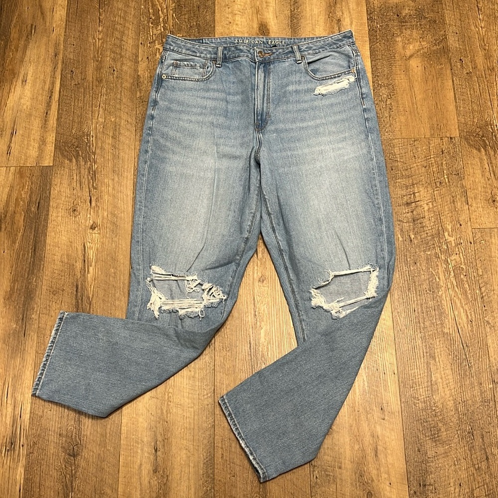 American Eagle 🦅 Distressed Mom Jeans, Size 16 Long, EUC! So Cute💙!!